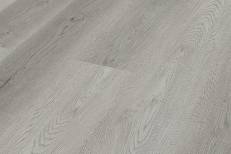 corpet_vinylboden_Samurai_Tennoeiche_polargrau_820_schraeg-scaled